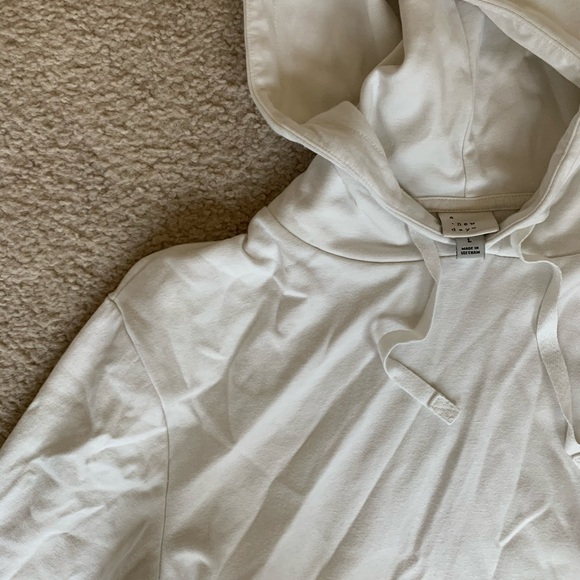 White sweatshirt - Picture 2 of 2